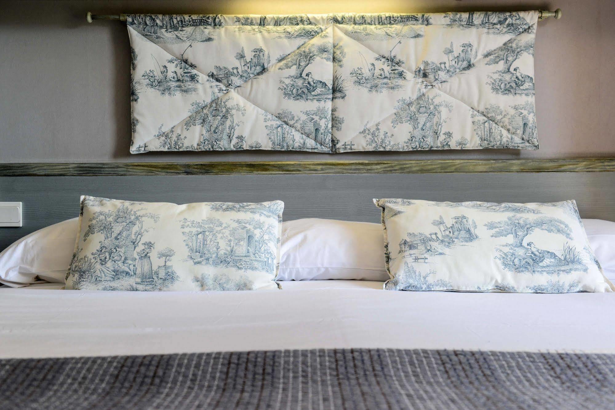 Logis Le Vieux Logis Hotel Lestelle-Betharram Ngoại thất bức ảnh
